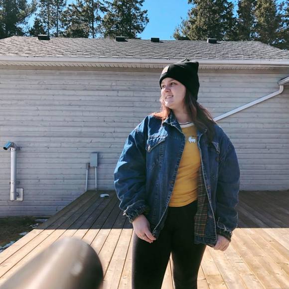 Meet your Posher, Danielle - Picture 1 of 1